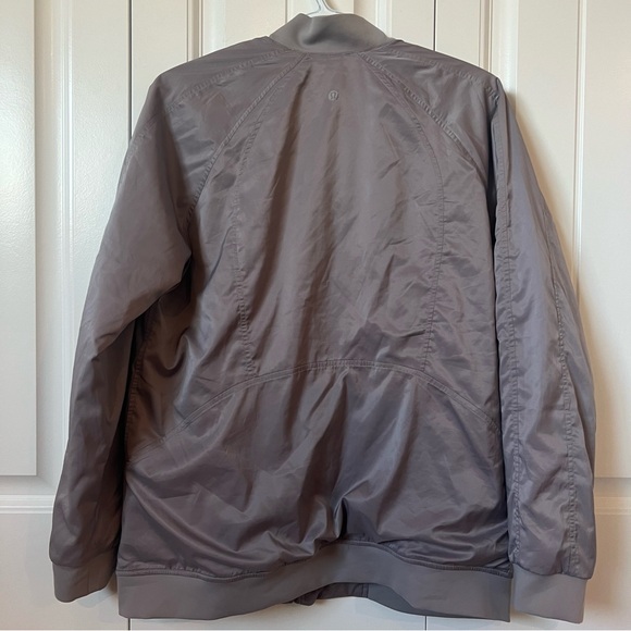 Lululemon Trace Back Bomber
Dark Chrome Size 10 - Picture 9 of 10